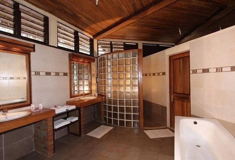 ویلا پریمیوم 1 خوابه, Antsanitia Resort