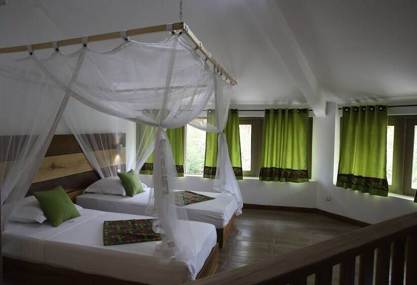 اتاق خانوادگی با چشمانداز باغ, Antsanitia Resort