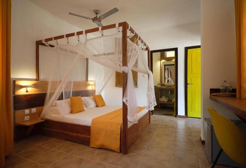 بانگلوی استاندارد, Antsanitia Resort