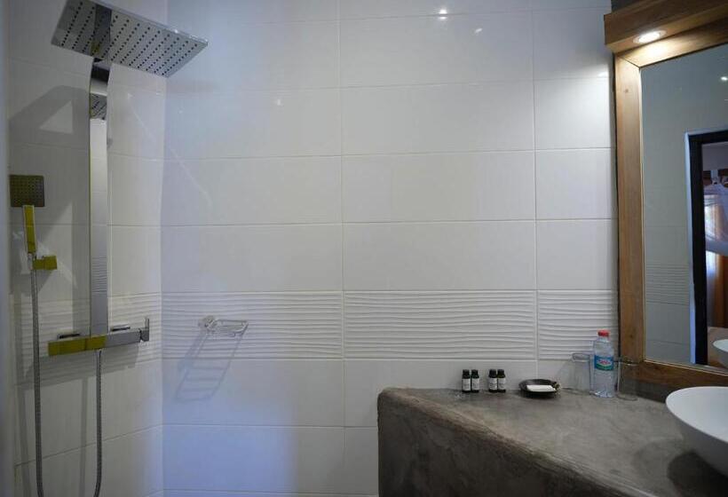 بانگلوی استاندارد, Antsanitia Resort