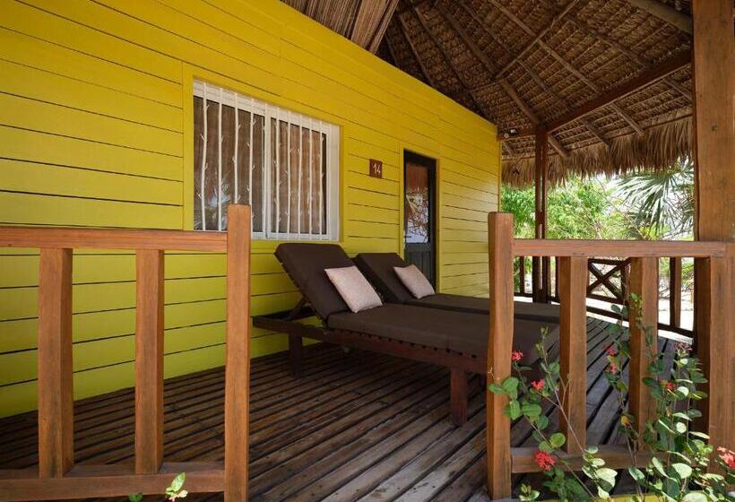 بانگلوی استاندارد, Antsanitia Resort