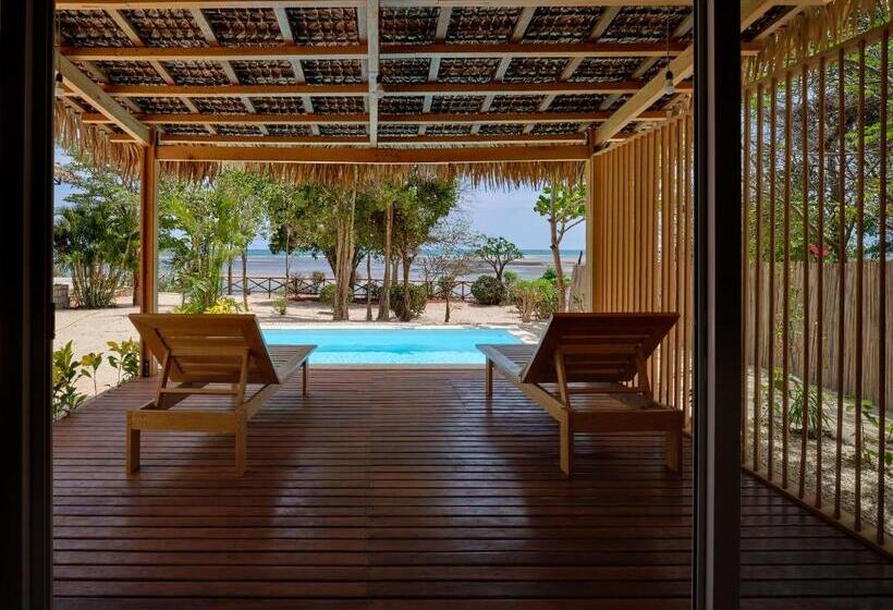 سوییت جونیور با چشمانداز دریا, Antsanitia Resort