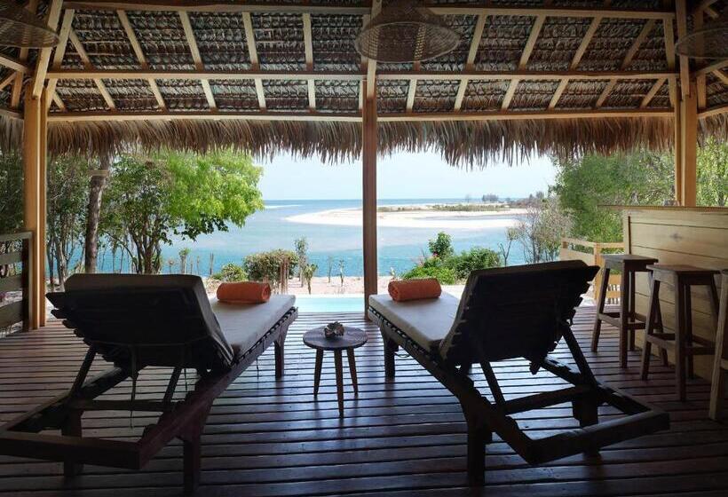 سوییت جونیور با چشمانداز دریا, Antsanitia Resort