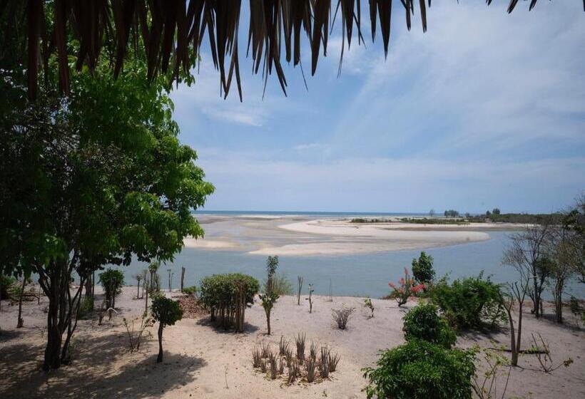 سوییت جونیور با چشمانداز دریا, Antsanitia Resort