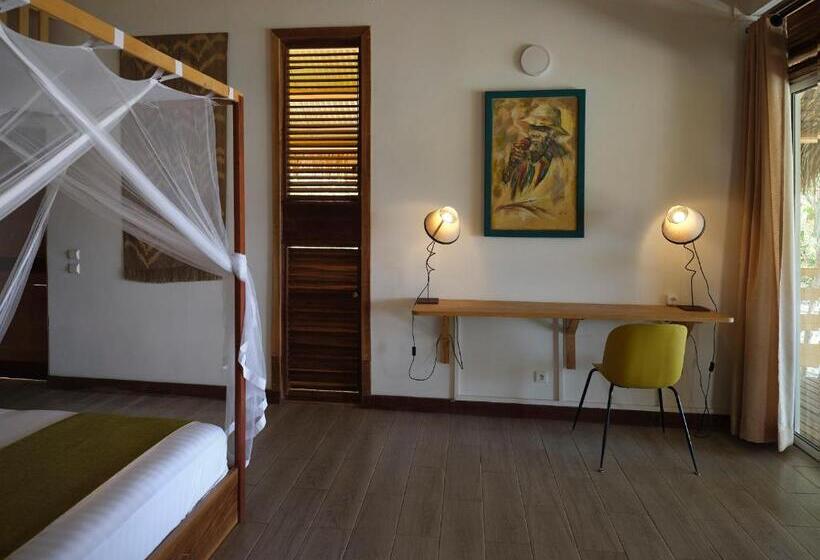 سوییت جونیور با چشمانداز دریا, Antsanitia Resort