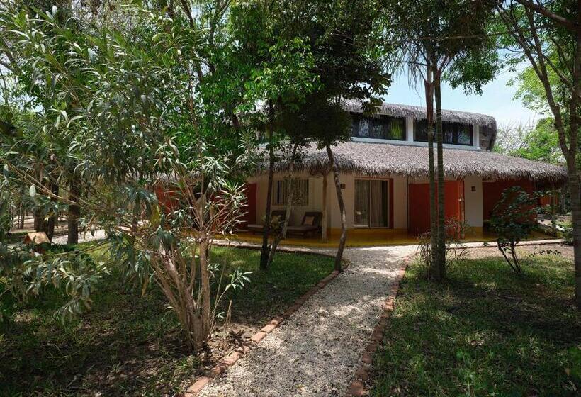 اتاق خانوادگی با چشمانداز باغ, Antsanitia Resort