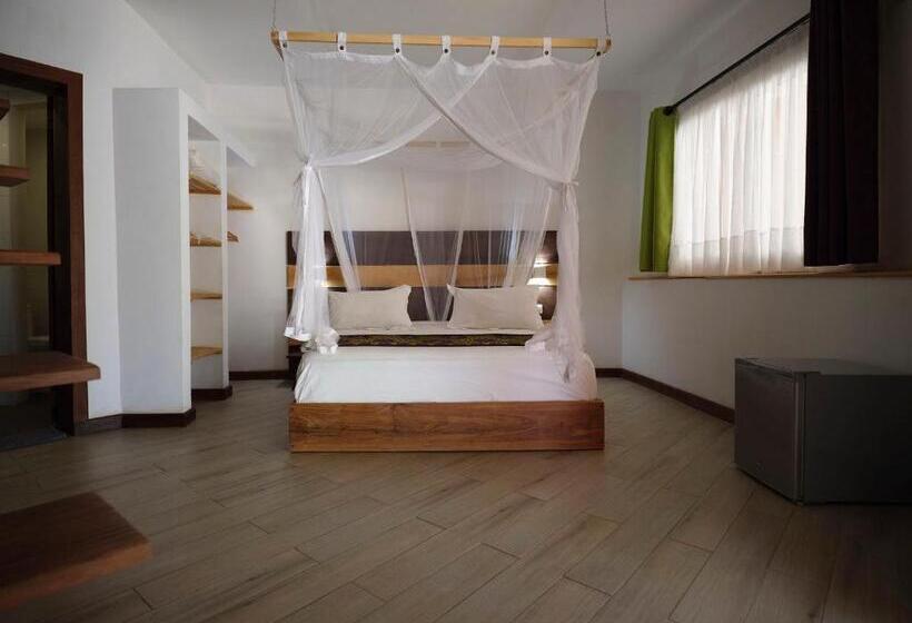 اتاق خانوادگی با چشمانداز باغ, Antsanitia Resort