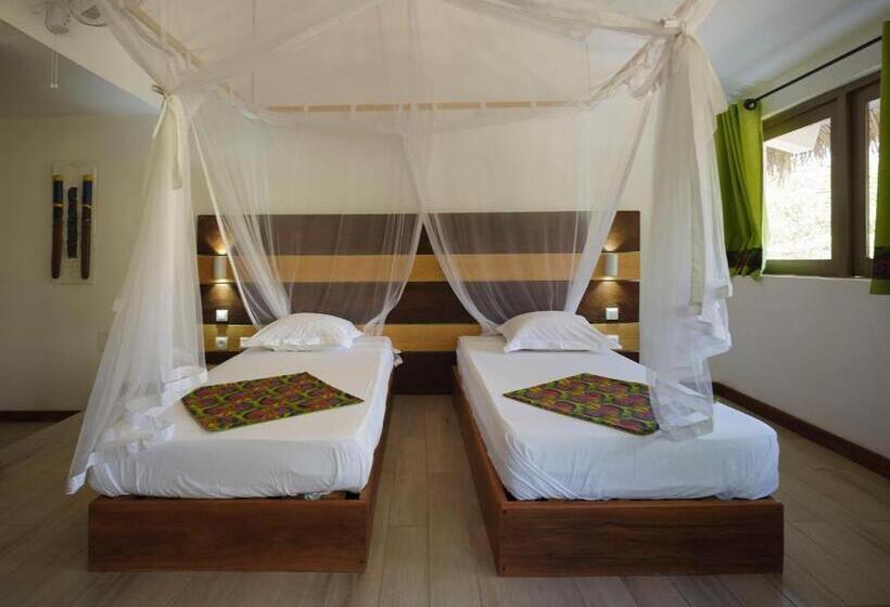 اتاق خانوادگی با چشمانداز باغ, Antsanitia Resort