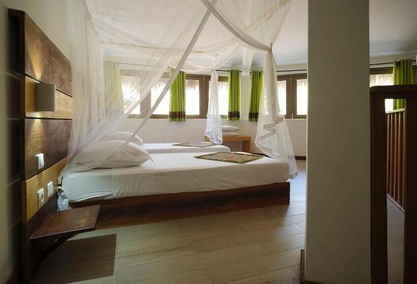 اتاق خانوادگی با چشمانداز باغ, Antsanitia Resort