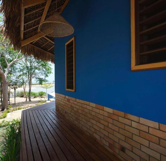 ویلای یک اتاق خوابه با استخر شنا, Antsanitia Resort