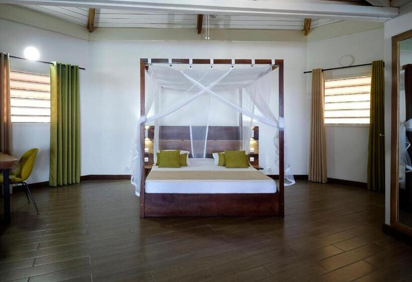 ویلای یک اتاق خوابه با استخر شنا, Antsanitia Resort