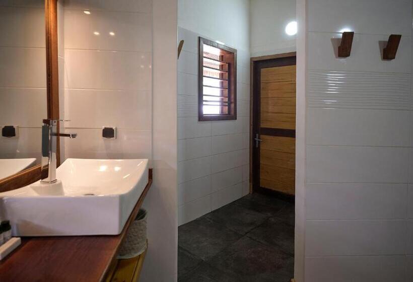 ویلای یک اتاق خوابه با استخر شنا, Antsanitia Resort