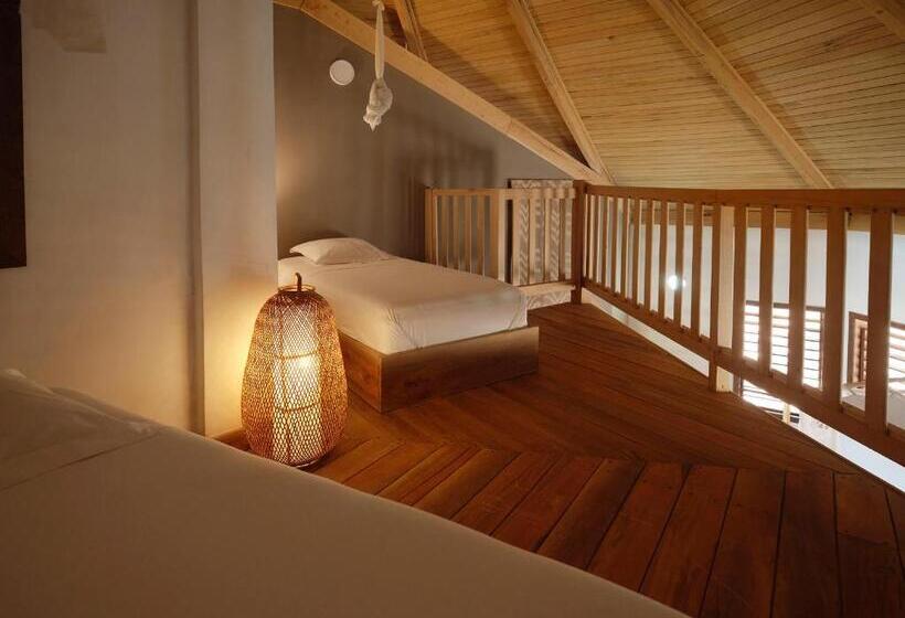 ویلای یک اتاق خوابه با استخر شنا, Antsanitia Resort