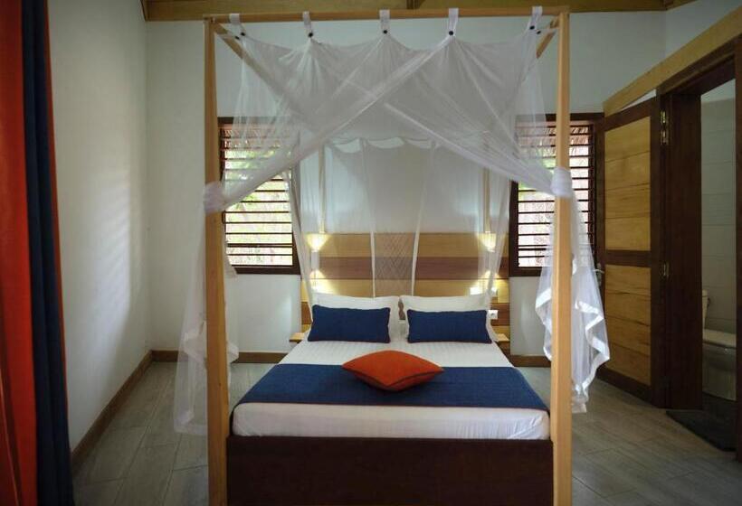 ویلای یک اتاق خوابه با استخر شنا, Antsanitia Resort