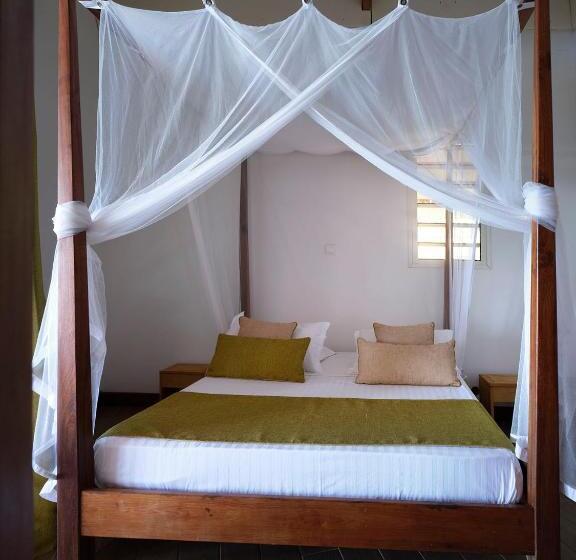 ویلای یک اتاق خوابه با استخر شنا, Antsanitia Resort