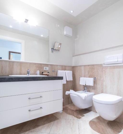 Superior room with lake view, Baia D Oro   Adults Only