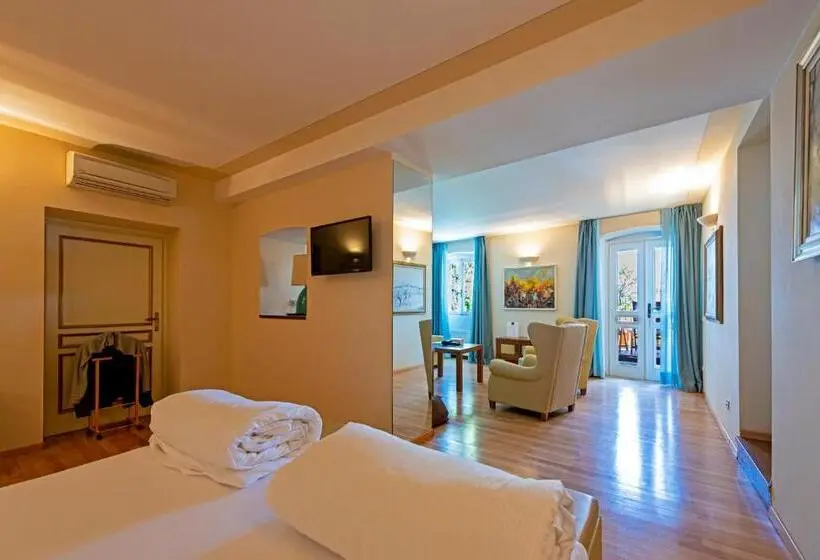 Suite with lake view, Baia D Oro   Adults Only