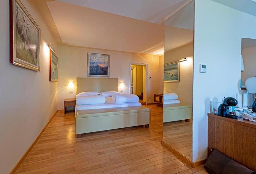 Suite with lake view, Baia D Oro   Adults Only