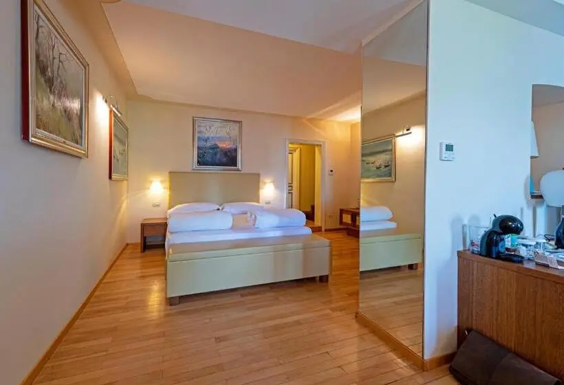 Suite with lake view, Baia D Oro   Adults Only