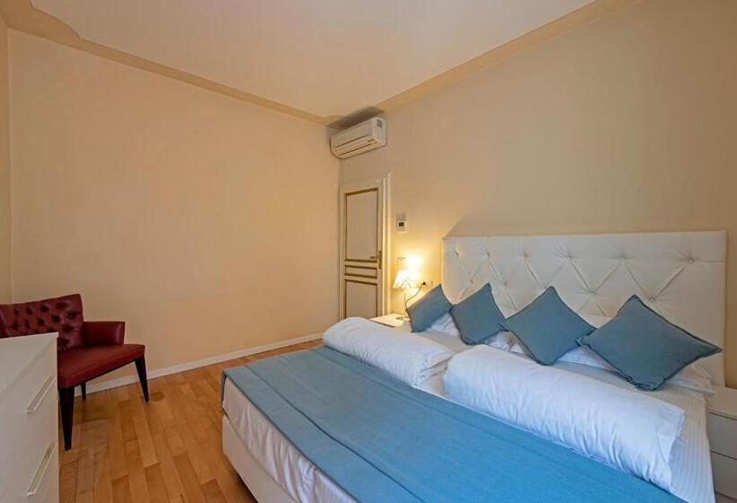 Suite with lake view, Baia D Oro   Adults Only