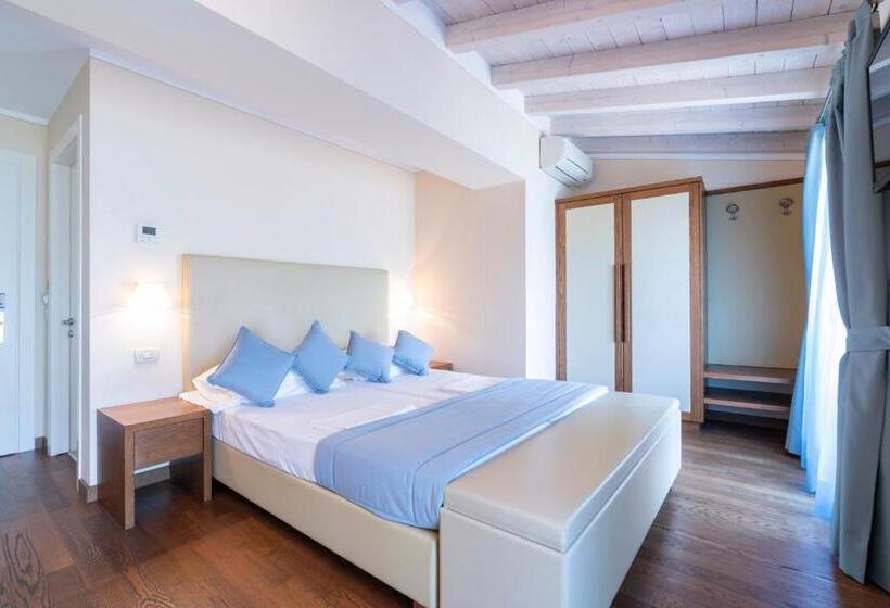 Superior room with lake view, Baia D Oro   Adults Only
