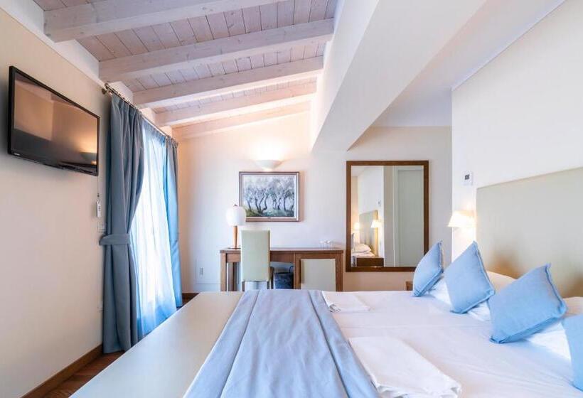 Superior room with lake view, Baia D Oro   Adults Only
