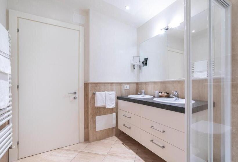 Superior room with lake view, Baia D Oro   Adults Only