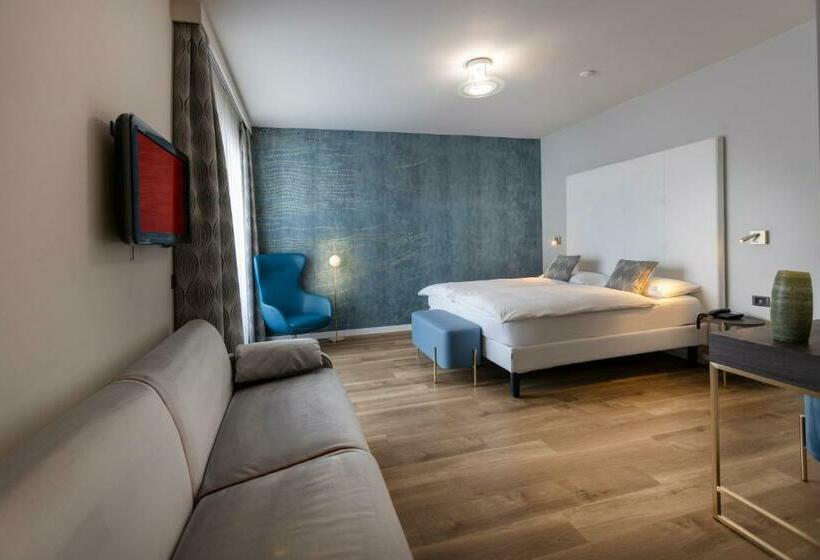 غرفة تنفيذية مع  إطلالات, Capri