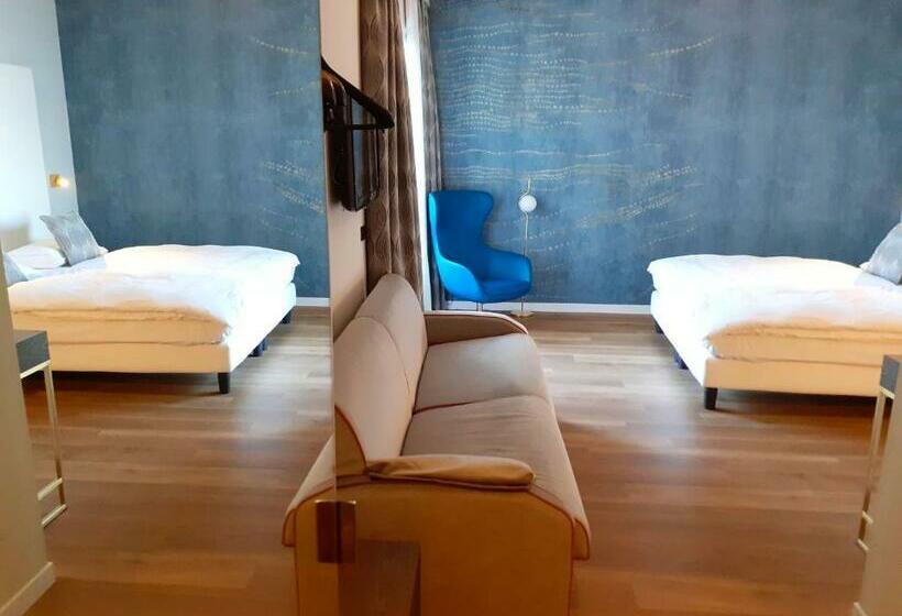 غرفة تنفيذية مع  إطلالات, Capri