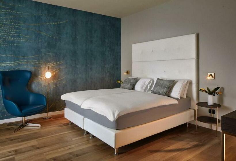 غرفة تنفيذية مع  إطلالات, Capri