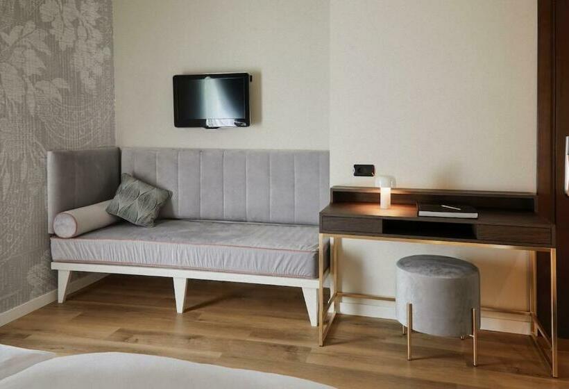 غرفة تنفيذية مع  إطلالات, Capri