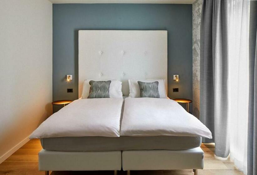 غرفة تنفيذية مع  إطلالات, Capri