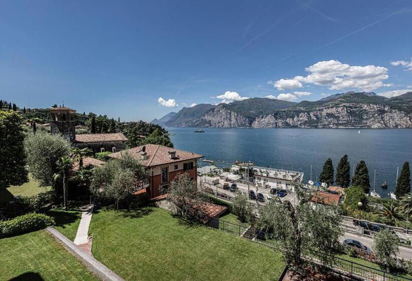 جناح جونيور مزوَّد بشرفة, Capri