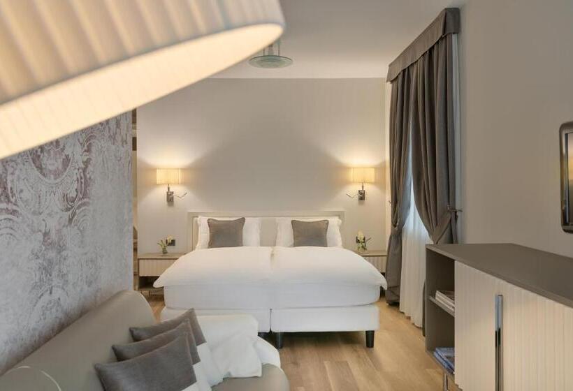 غرفة ديلوكس مطلة على البحيرة, Capri