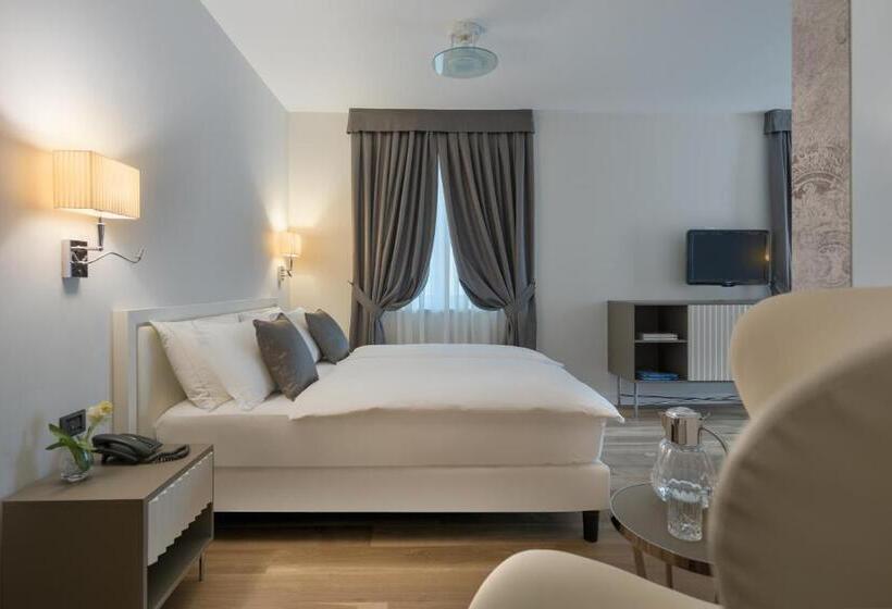 غرفة ديلوكس مطلة على البحيرة, Capri