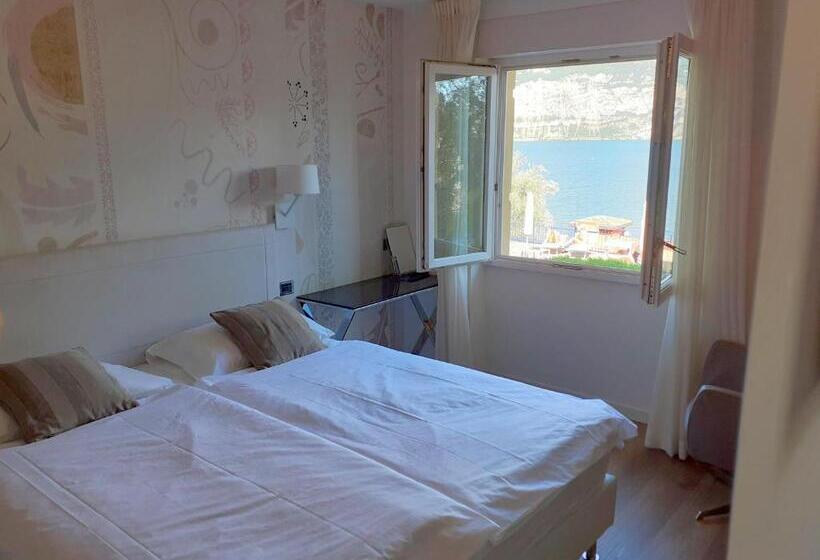 غرفة قياسية ثلاثية, Capri