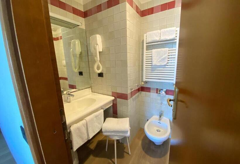 غرفة سوبيريور ثلاثية, Capri