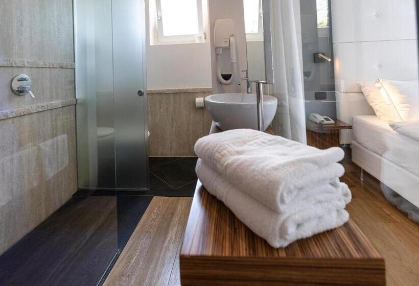 غرفة سوبيريور ثلاثية, Capri