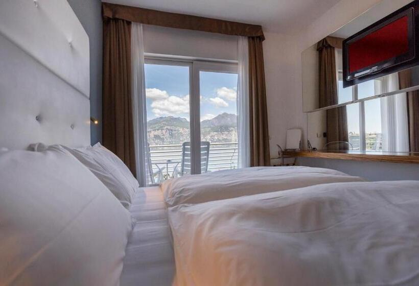 غرفة سوبيريور ثلاثية, Capri