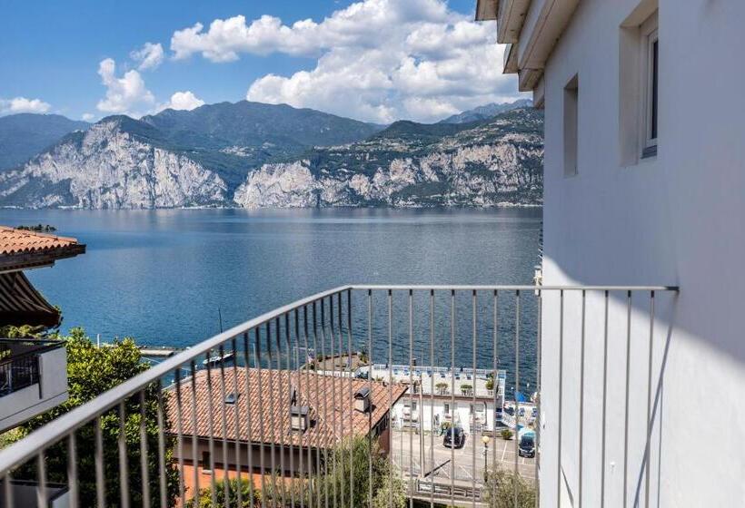 غرفة قياسية ثلاثية ذات اطلالة, Capri