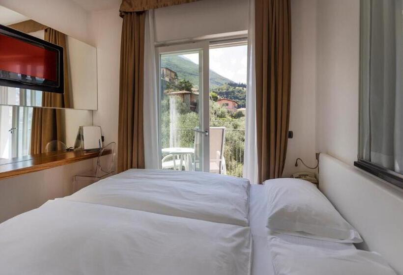 غرفة قياسية ثلاثية ذات اطلالة, Capri