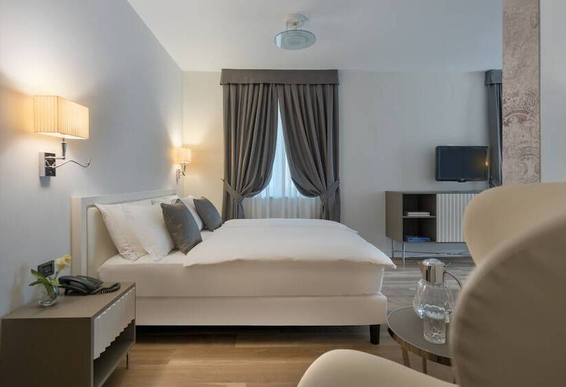 غرفة ديلوكس مطلة على البحيرة, Capri