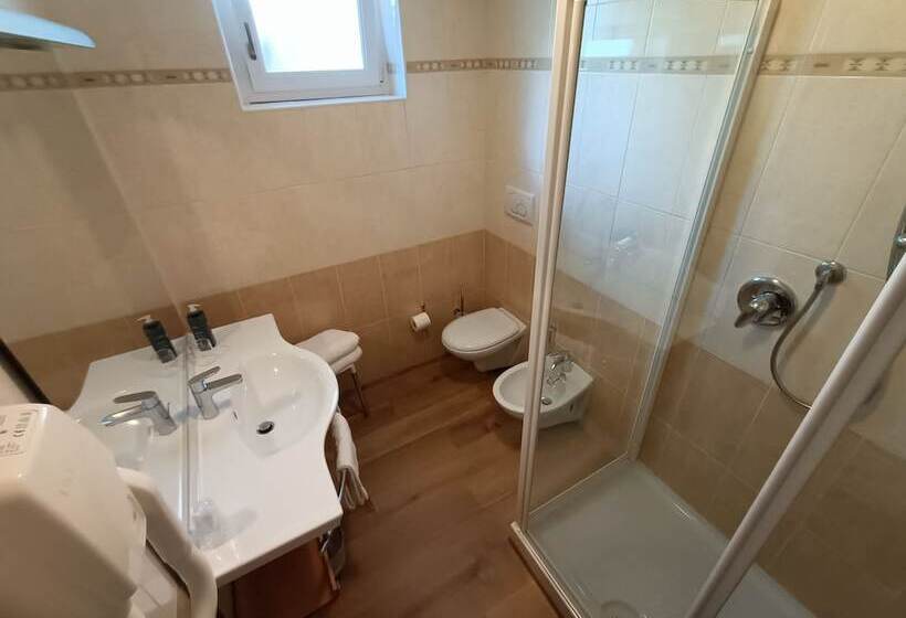 غرفة ديلوكس مطلة على البحيرة, Capri