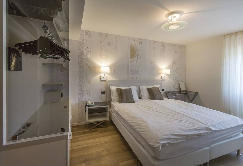 غرفة قياسية ثلاثية, Capri