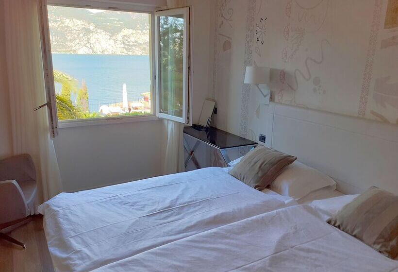 غرفة قياسية ثلاثية, Capri