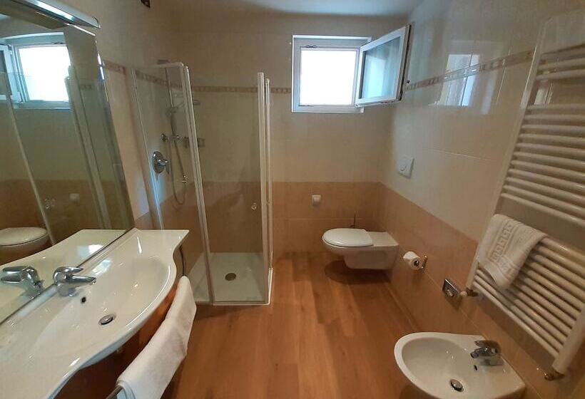 غرفة تنفيذية, Capri