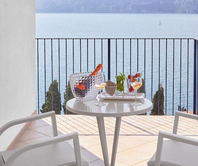 豪华湖景房, Capri