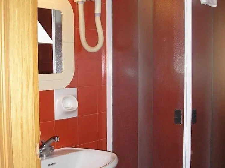 Standard Yhden Hengen Huone, Doge Inn