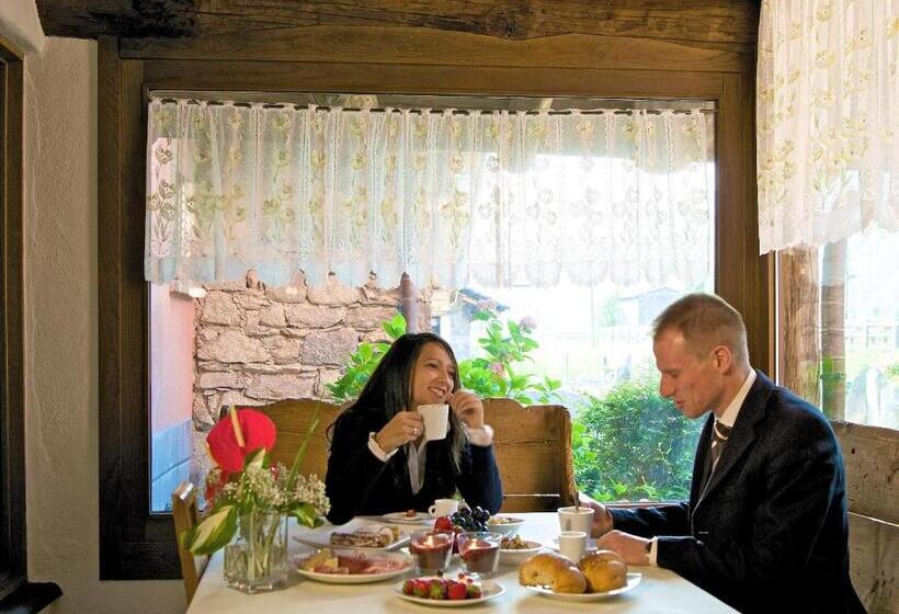 غرفة قياسية رباعية مطلة على الحديقة, La Brace