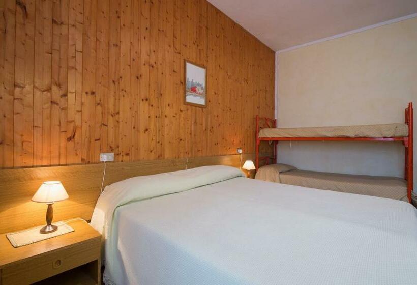 四人标准间, La Villa